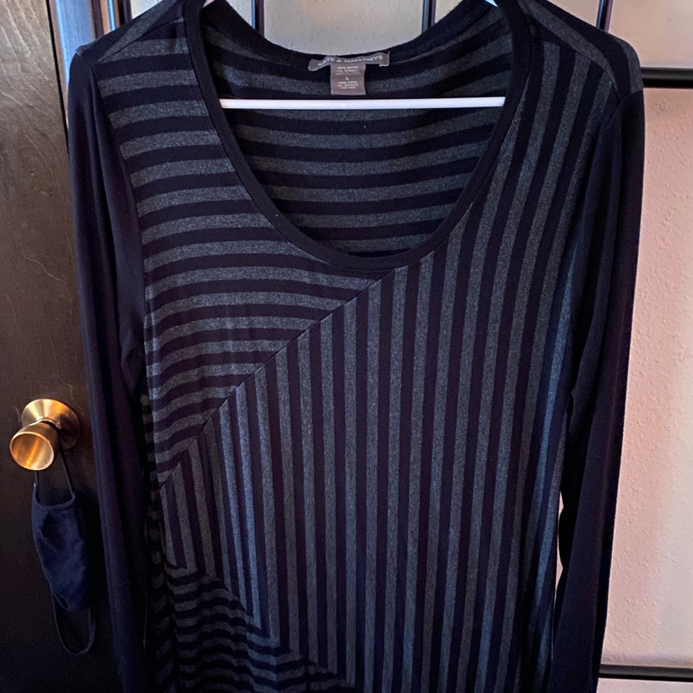 Kate & Mallory Size Large Black and Grey Striped Tunic